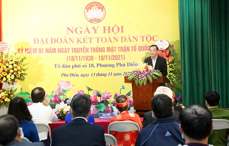 Chủ tịch UBND TP Chu Ngọc Anh chung vui cùng Nhân dân trong “Ngày hội Đại đoàn kết toàn dân tộc”