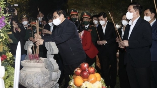 Thủ tướng dâng hương tưởng niệm Đại tướng Võ Nguyên Giáp