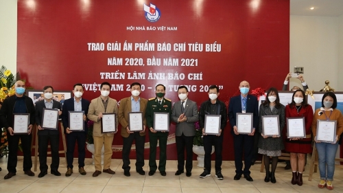 Trao giải ấn phẩm báo chí tiêu biểu năm 2020 và giải cuộc thi ảnh “Việt Nam ấn tượng 2021”