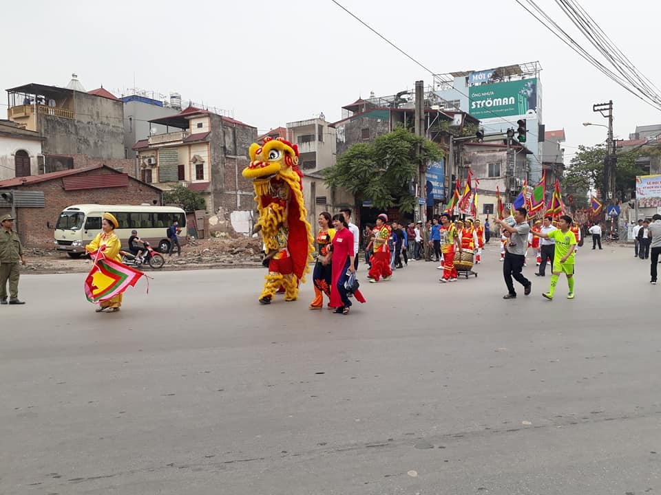 hang nghin nguoi tham gia ruoc kieu ky niem 990 nam thanh lap lang co nhue