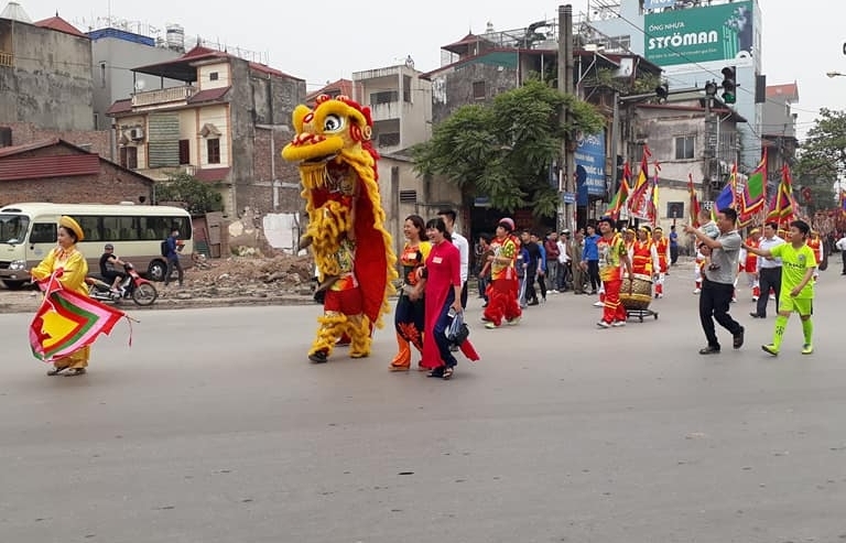 Hàng nghìn người tham gia rước kiệu kỷ niệm 990 năm thành lập làng Cổ Nhuế