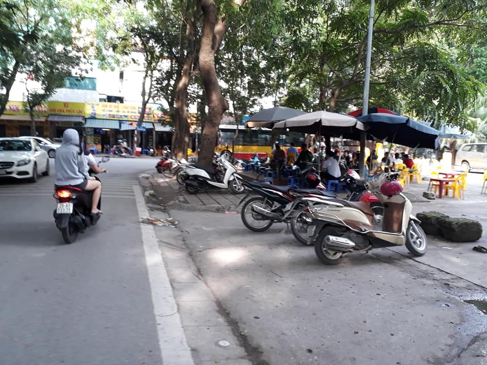 phuong dinh cong ha noi via he bien thanh noi kinh doanh