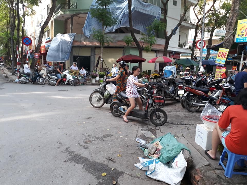 phuong dinh cong ha noi via he bien thanh noi kinh doanh