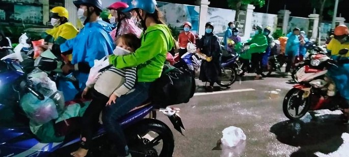 Nghệ An: Đón và phân luồng cách ly gần 650 người đi xe máy từ miền Nam về quê