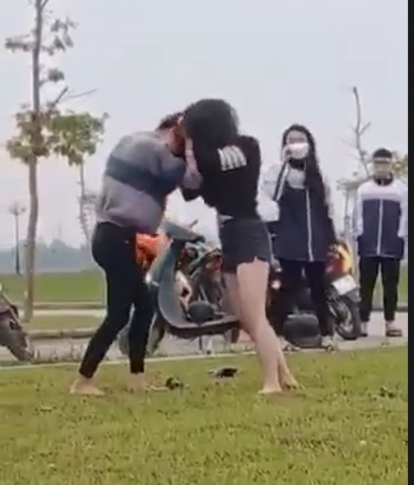 Đang làm rõ vụ hai nữ sinh đánh nhau ở TP Vinh