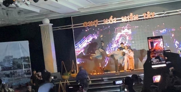 Buổi ra mắt phim “có một không hai” của Lý Hải Buổi ra mắt phim “có một không hai” của Lý Hải