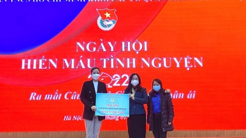 Đoàn Thanh niên Sở Tư Pháp TP Hà Nội trao yêu thương đến các bệnh nhi có hoàn cảnh khó khăn