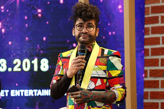 mc thanh bach gay chu y voi ngoai hinh khong giong ai