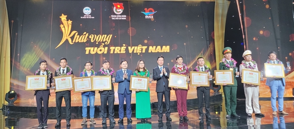 Vinh danh 10 gương mặt trẻ Việt Nam tiêu biểu 2020