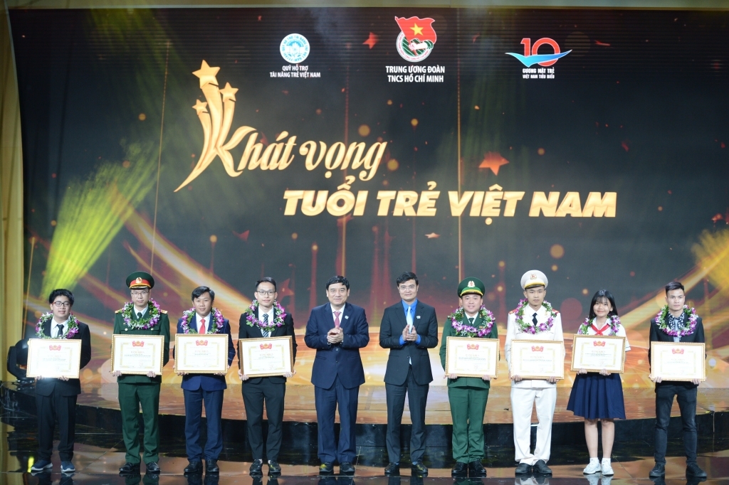 Vinh danh 10 gương mặt trẻ Việt Nam tiêu biểu 2020