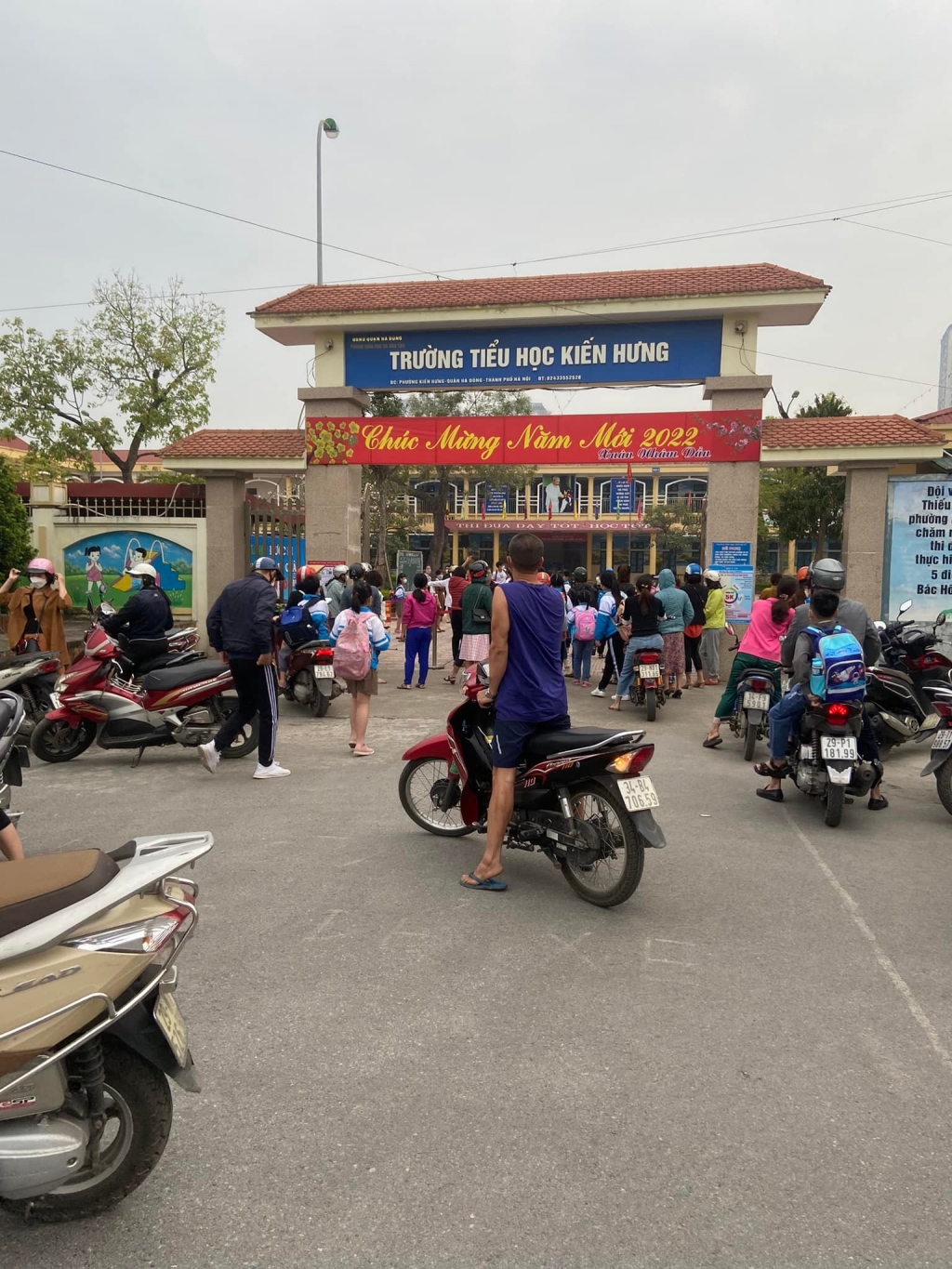 Không khí nô nức của các Trường Tiểu học Hà Nội trong ngày đầu đón học sinh đến trường