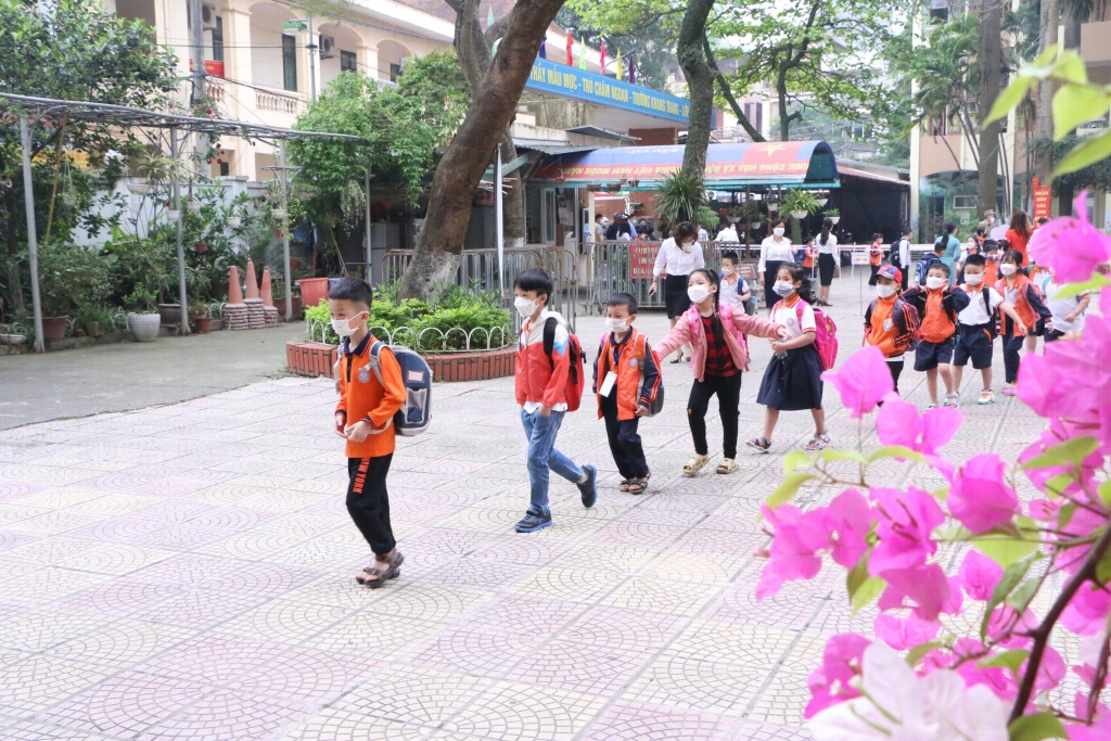 Hà Nội: Tỷ lệ học sinh Tiểu học đến trường học trực tiếp cao hơn so với khảo sát