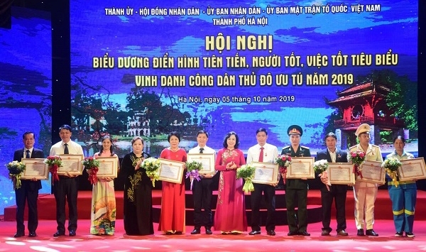 45 cá nhân của TP Hà Nội được tặng danh hiệu “Người tốt việc tốt”