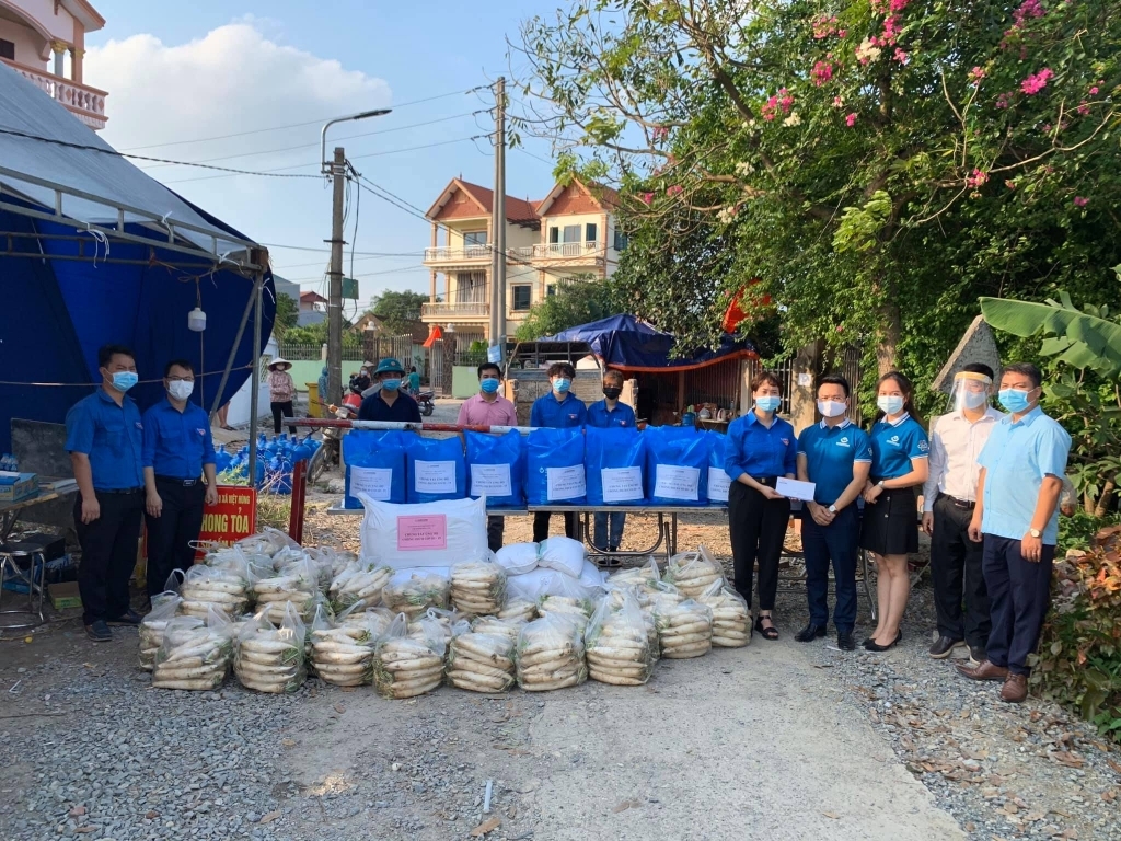 Tuổi trẻ huyện Đông Anh ra quân ủng hộ công tác phòng, chống dịch Covid-19