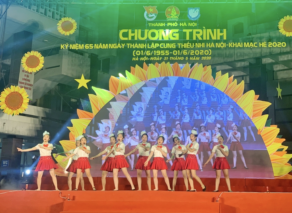 Những hình ảnh ấn tượng chào mừng ngày 1-6, kỷ niệm 65 năm thành lập Cung Thiếu nhi Hà Nội soi dong cac chuong trinh chao mung ngay 1 6 ky niem 65 nam thanh lap cung thieu nhi ha noi