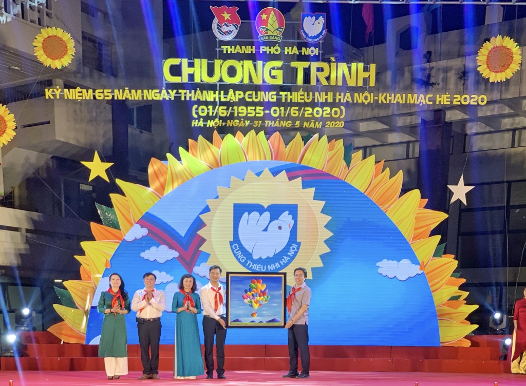 Những hình ảnh ấn tượng chào mừng ngày 1-6, kỷ niệm 65 năm thành lập Cung Thiếu nhi Hà Nội soi dong cac chuong trinh chao mung ngay 1 6 ky niem 65 nam thanh lap cung thieu nhi ha noi