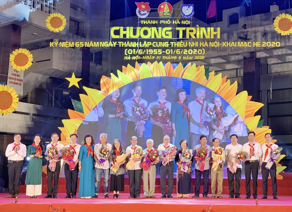 Những hình ảnh ấn tượng chào mừng ngày 1-6, kỷ niệm 65 năm thành lập Cung Thiếu nhi Hà Nội soi dong cac chuong trinh chao mung ngay 1 6 ky niem 65 nam thanh lap cung thieu nhi ha noi