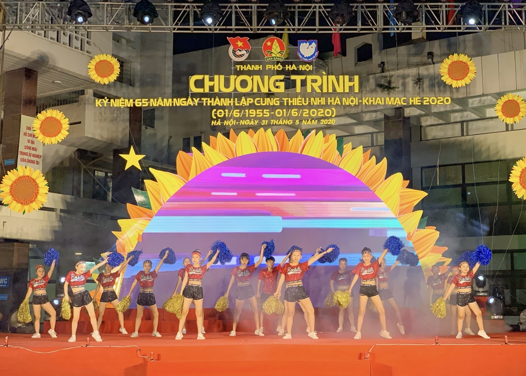 Những hình ảnh ấn tượng chào mừng ngày 1-6, kỷ niệm 65 năm thành lập Cung Thiếu nhi Hà Nội soi dong cac chuong trinh chao mung ngay 1 6 ky niem 65 nam thanh lap cung thieu nhi ha noi