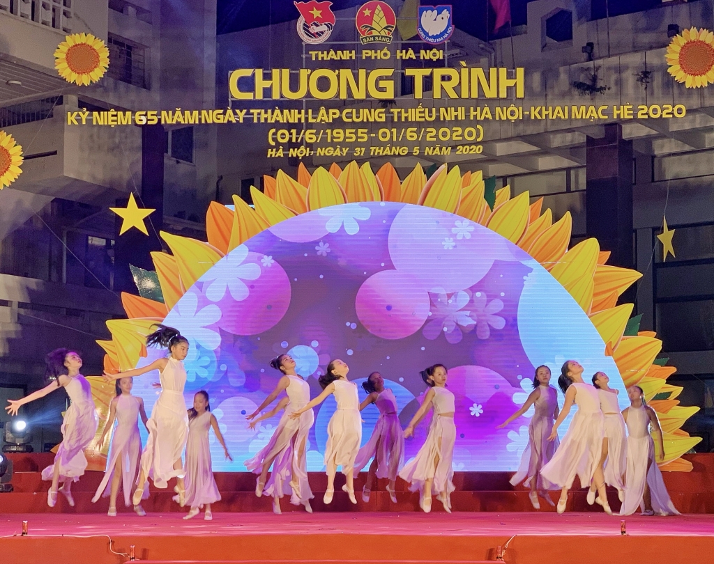 soi dong cac chuong trinh chao mung ngay 1 6 ky niem 65 nam thanh lap cung thieu nhi ha noi