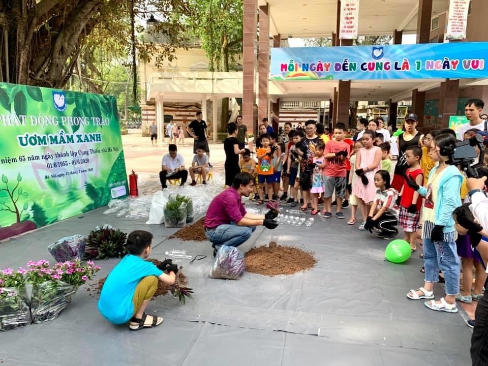 Những hình ảnh ấn tượng chào mừng ngày 1-6, kỷ niệm 65 năm thành lập Cung Thiếu nhi Hà Nội soi dong cac chuong trinh chao mung ngay 1 6 ky niem 65 nam thanh lap cung thieu nhi ha noi