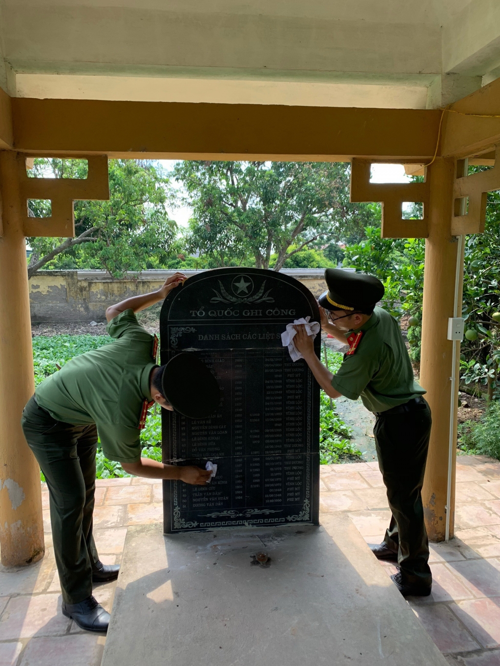 can bo chien si phong pa03 ca tp ha noi tri an cac gia dinh thuong binh liet si