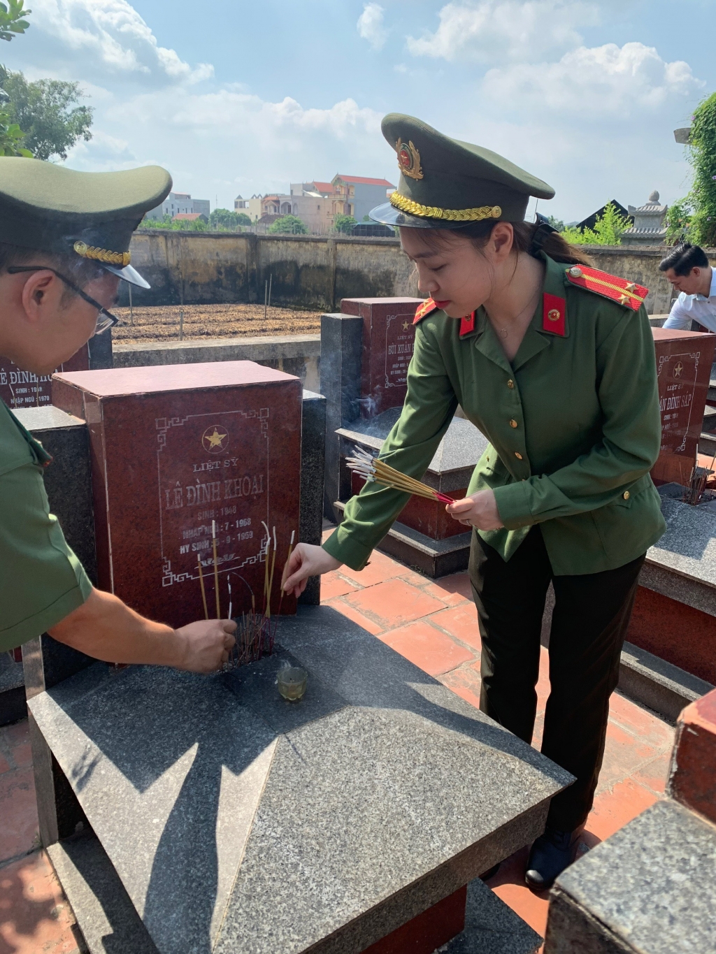 can bo chien si phong pa03 ca tp ha noi tri an cac gia dinh thuong binh liet si