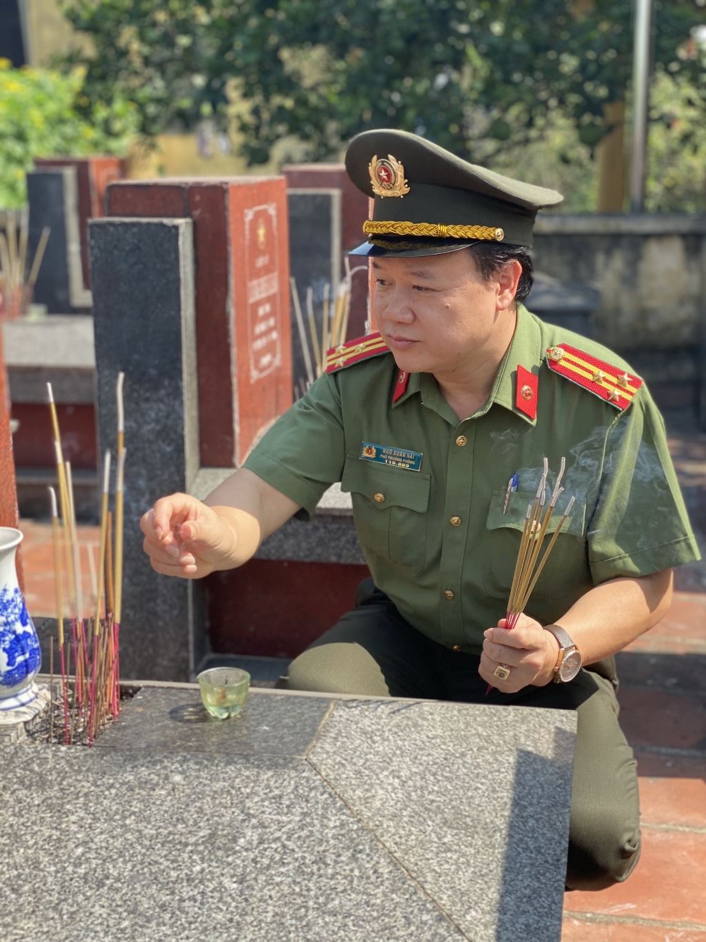 can bo chien si phong pa03 ca tp ha noi tri an cac gia dinh thuong binh liet si