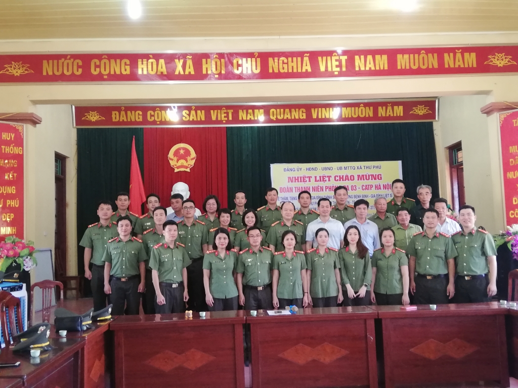 can bo chien si phong pa03 ca tp ha noi tri an cac gia dinh thuong binh liet si