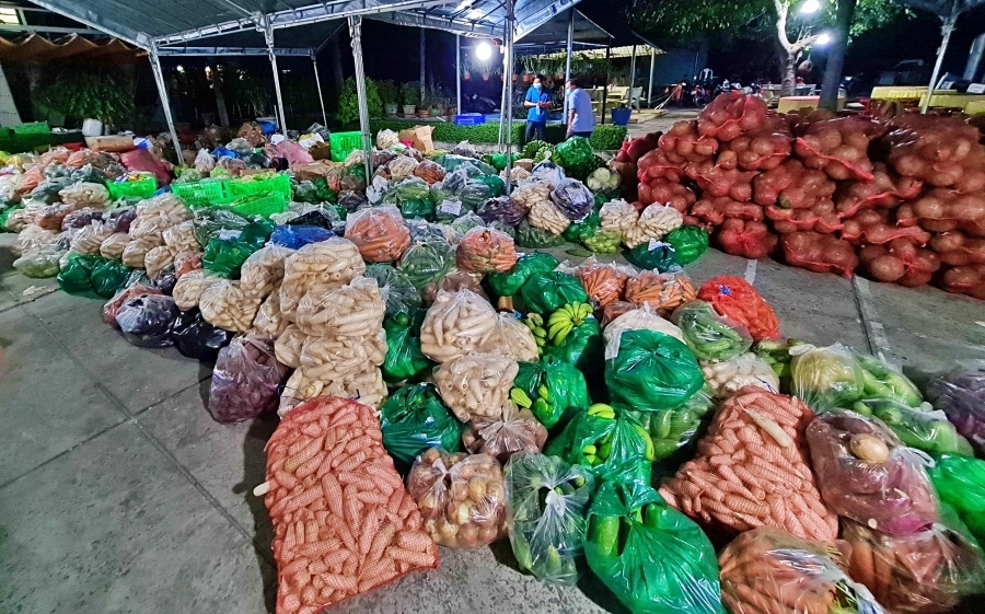 Cố lên nhé! Sài Gòn ơi… Cố lên nhé! Sài Gòn ơi…