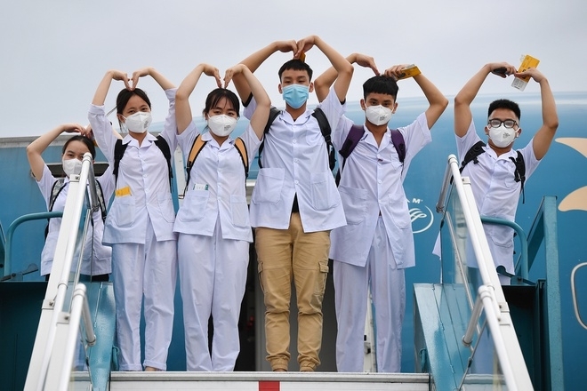 Cố lên nhé! Sài Gòn ơi… Cố lên nhé! Sài Gòn ơi…