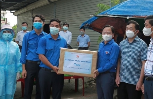 Trung ương Đoàn thăm và tặng quà các chốt kiểm soát phòng, chống dịch Covid-19 tại Hà Nội