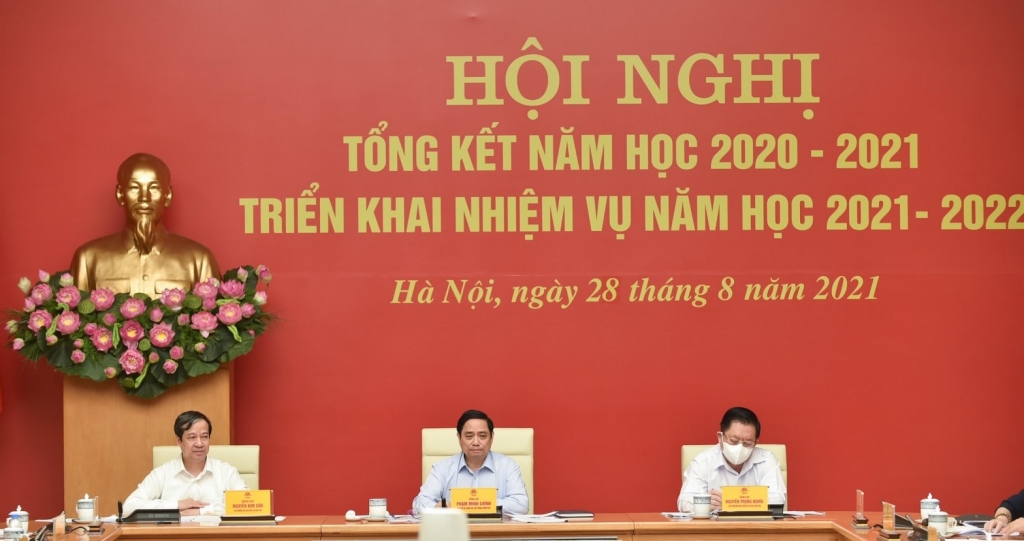 Ngành giáo dục bảo đảm an toàn trường học gắn với tiêm vắc xin