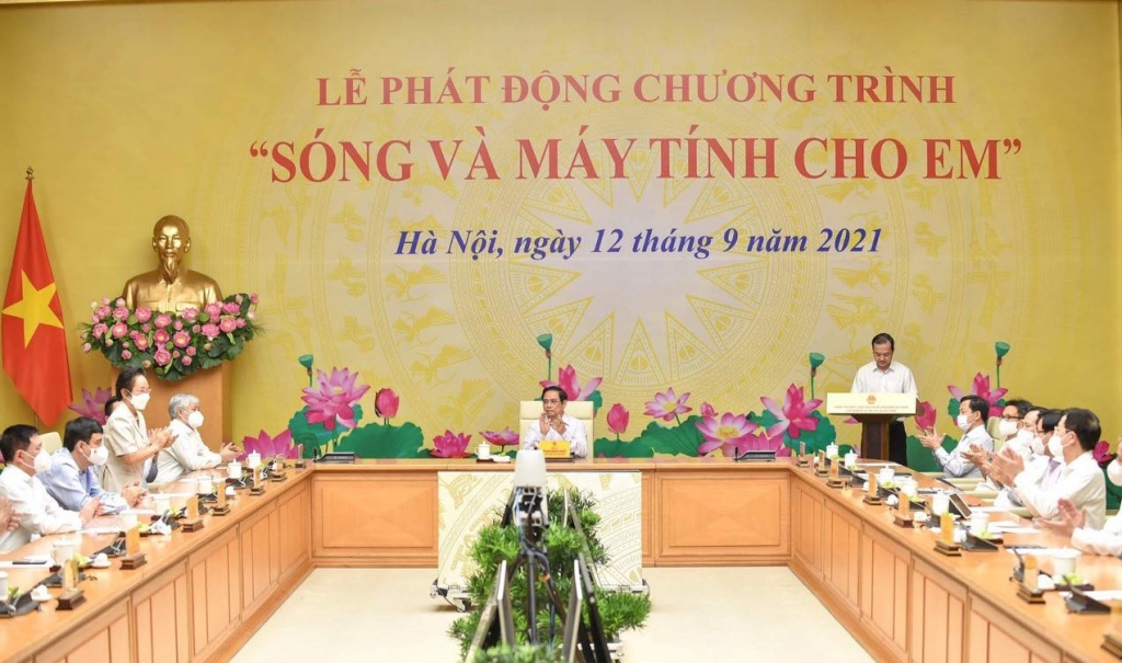 Thủ tướng Chính phủ Phạm Minh Chính chủ trì Lễ phát động chương trình “Sóng và máy tính cho em”