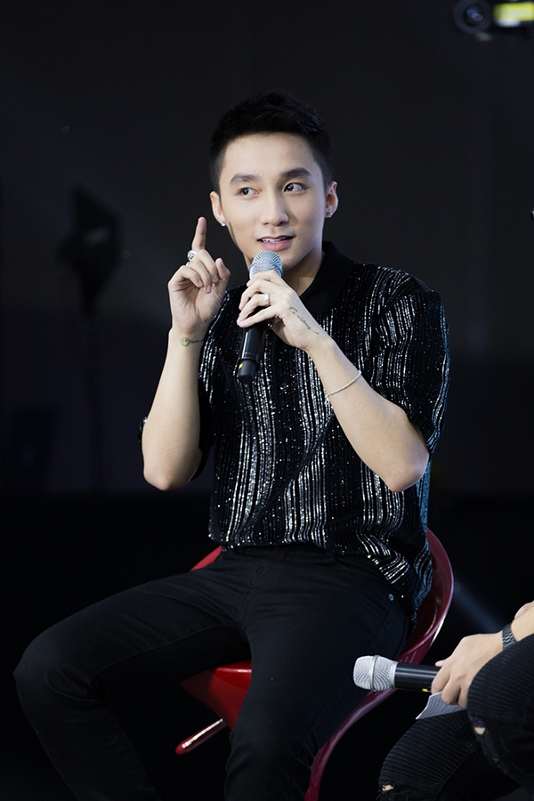 son tung ra tu truyen khong phai de choi ngong