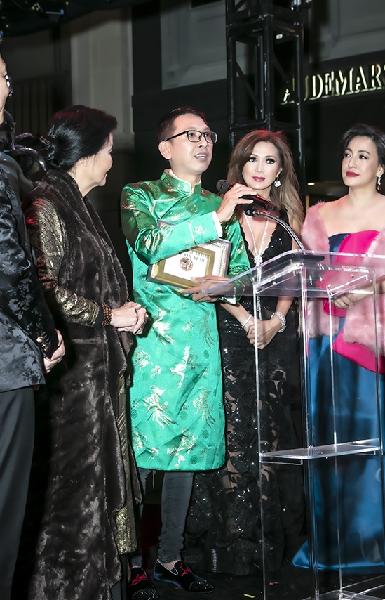Đạo diễn phim “Phượng Khấu” đoạt giải Đạo diễn xuất sắc nhất trong LHP Thế giới châu Á