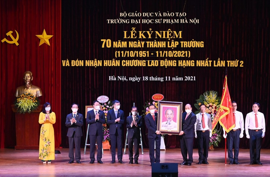 Trường Đại học Sư phạm Hà Nội được trao Huân chương Lao động hạng Nhất lần thứ 2