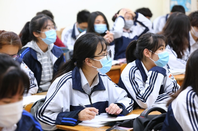 40.000 học sinh lớp 12 trên toàn thành phố Hà Nội đến trường học trực tiếp
