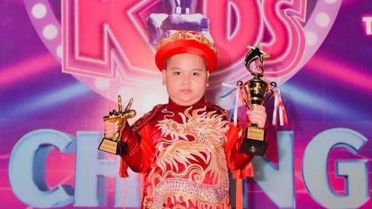 Cậu bé đa tài Muối Dubai xuất sắc giành ngôi vị Quán quân Super Idol Kids