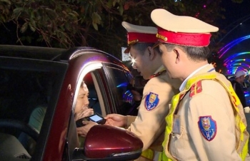 phat mot thay giao gan 40 trieu dong vi uong ruou lai xe nguoc duong