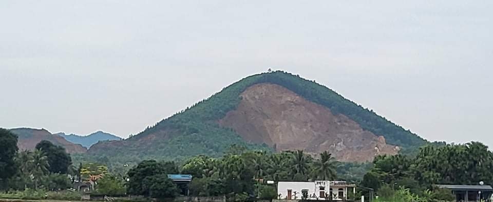 Trên địa bàn xã Tượng Sơn hiện đang có 4 mỏ đất được phép hoạt động khai thác, tận thu đất