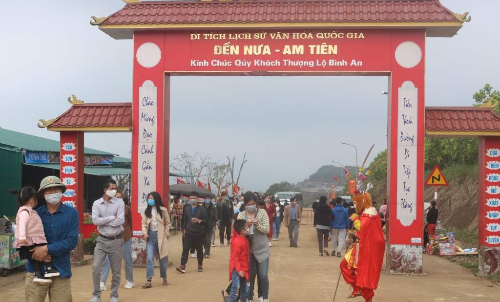 Hình ảnh tại khu di tích lịch sử Quốc gia Am Tiên (huyện Triệu Sơn) ngày 17-2