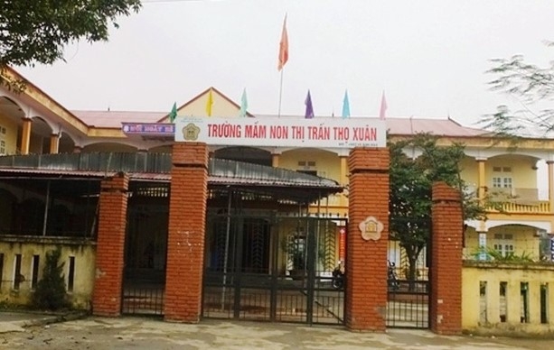 be trai 3 tuoi tu vong bat thuong tai truong hoc sau gio ngu trua