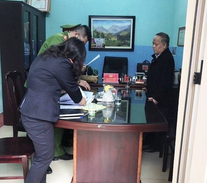 Cơ quan CSĐT đọc lệnh khởi tố vụ án, khởi tố bị can đối với ông Lưu Vũ Lâm