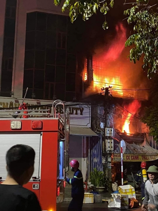Hiện trường vụ cháy nhà tại số 2 Triệu Quốc Đạt, phường Điện Biên, thành phố Thanh Hoá khiến 3 người trong gia đình tử vong