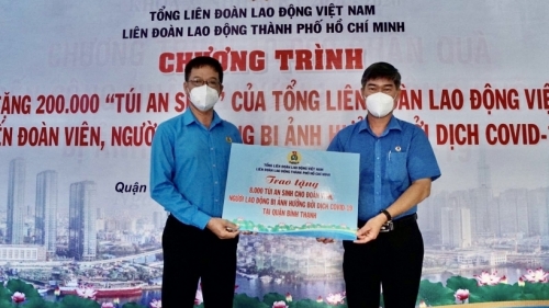 Liên đoàn Lao động quận Bình Thạnh trao tặng 8.000 “túi an sinh” đến đoàn viên, người lao động