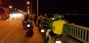 ha noi co gai tre nhay cau vinh tuy tu tu