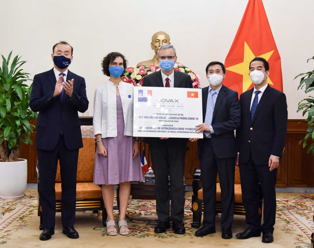 Pháp và I-ta-li-a tài trợ 1,5 triệu liều vắc-xin Astra Zeneca phòng Covid-19 cho Việt Nam