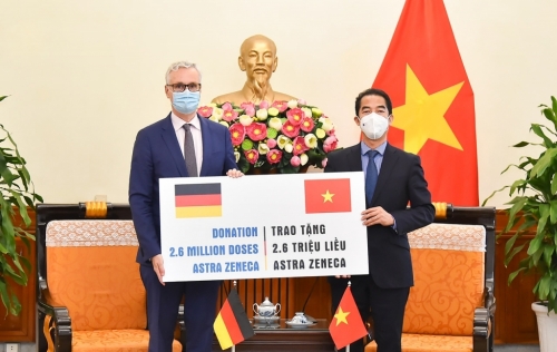 Đức trao tặng Việt Nam 2,6 triệu liều vắc-xin AstraZeneca phòng COVID-19