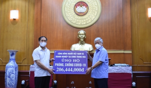 Cộng đồng người Việt Nam ở nước ngoài trao tặng hơn 3 tỷ đồng để phòng, chống dịch