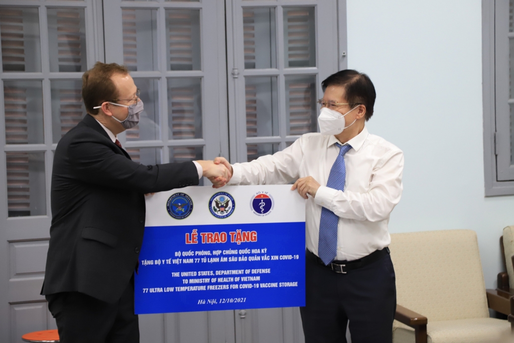 Việt Nam tiếp nhận 77 tủ lạnh bảo quản vắc-xin Pfizer do Chính phủ Hoa Kỳ tài trợ